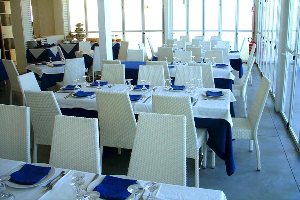 Hotel La Terrazza Барлета Екстериор снимка