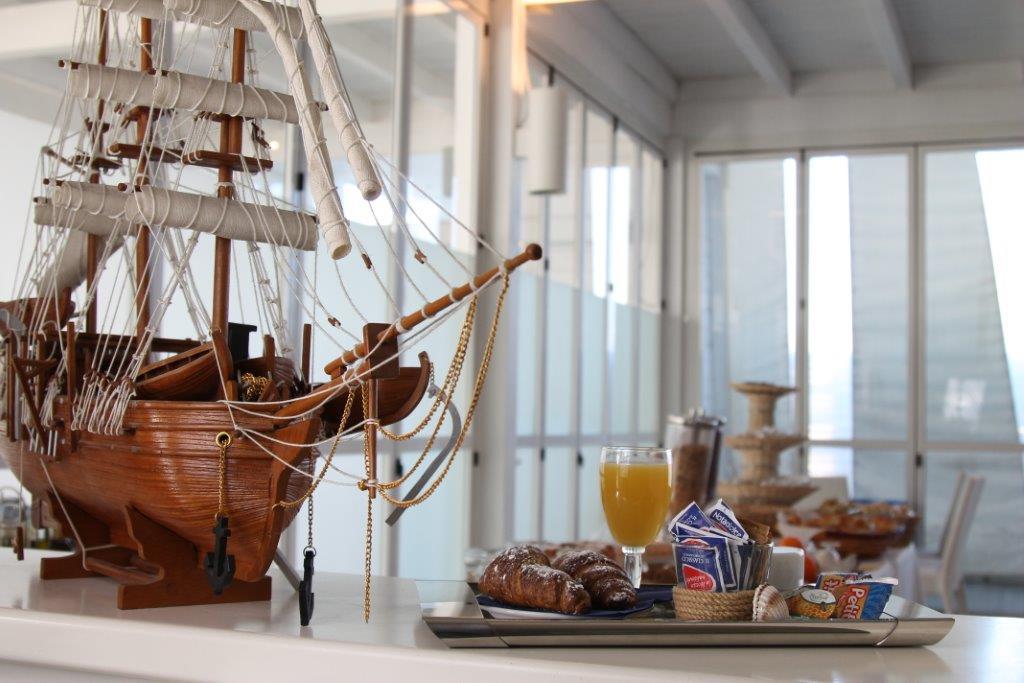 Hotel La Terrazza Барлета Екстериор снимка