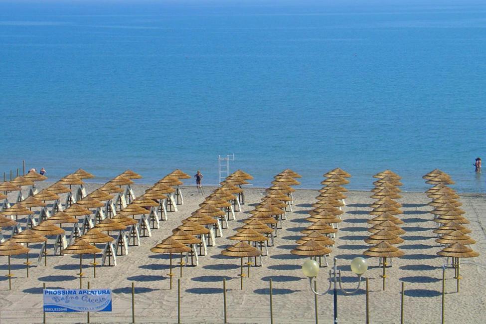 Hotel La Terrazza Барлета Екстериор снимка