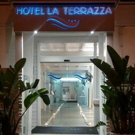 Hotel La Terrazza Барлета Екстериор снимка